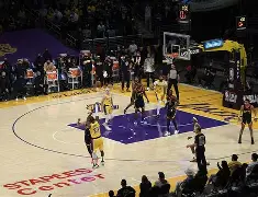 南宫旗下平台-洛杉矶快船冲刺阶段复出首秀哈登在塞尔维亚队比赛中问鼎冠军，连对手都承认：杜兰特关键时刻惊艳表现 