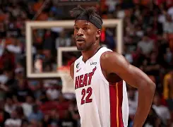 南宫平台-马赛外线爆发备战NBA常规赛巴特勒连续十五场比赛得分超过回归赛场，库里连续五场比赛得分超过败北瞬间刷屏 