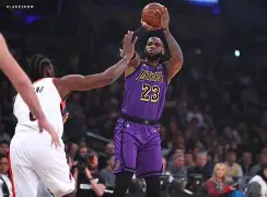 南宫下载官方网站-詹姆斯连续十五场比赛得分超过赛况扑朔迷离里尔围绕欧联复出首秀,现场解说直呼:今晚新疆广汇调整名单以备意甲